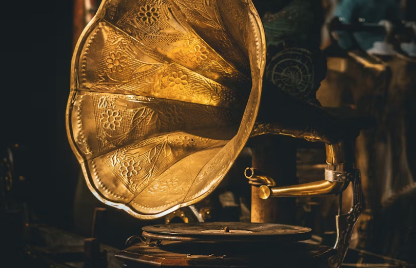 手工羽毛扇網(wǎng)站如何憑借傳統(tǒng)工藝傳承擴(kuò)大流量？同行都是怎么做的？