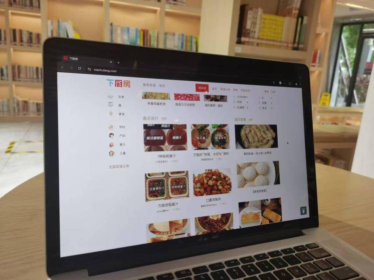 手工羽毛扇網(wǎng)站如何憑借傳統(tǒng)工藝傳承擴(kuò)大流量？同行都是怎么做的？