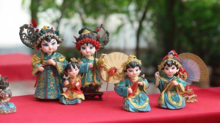 手工羽毛扇網(wǎng)站如何憑借傳統(tǒng)工藝傳承擴(kuò)大流量？同行都是怎么做的？